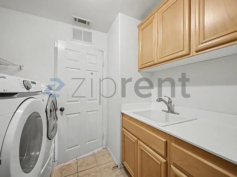 294 Kieswetter St — Photo 18