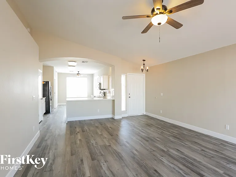 8630 W Shaw Butte Dr — Photo 5