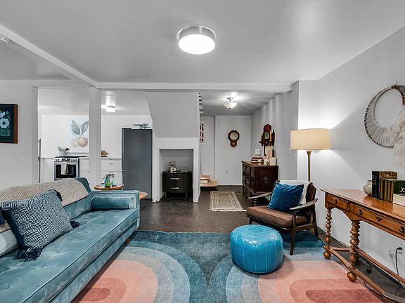 4th image of 146 Redwood Avenue