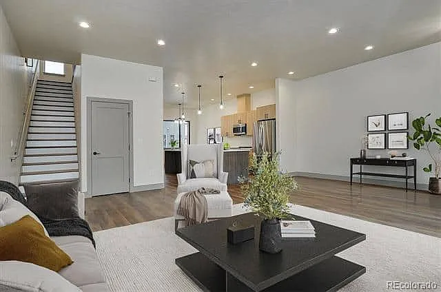 3 bed, 2300 sqft, $2,950 — Photo 4