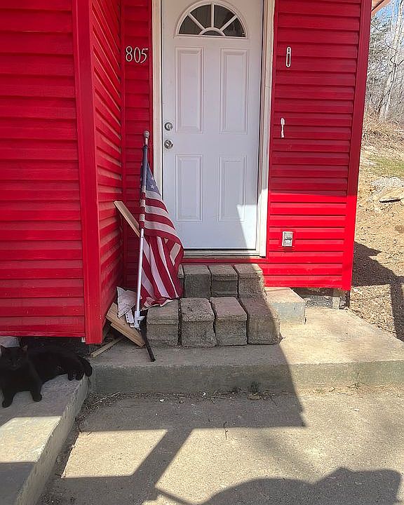 1st image of 805 Sharon Dr