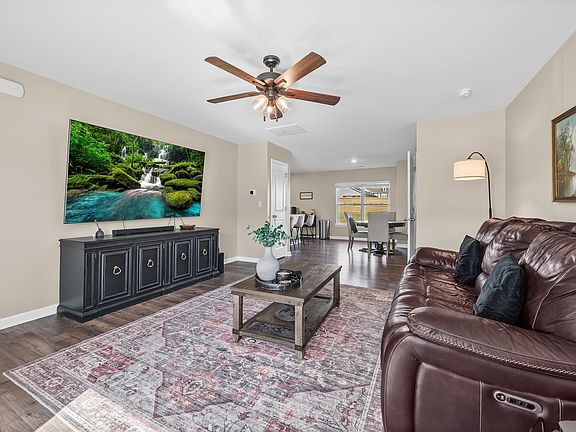 4th image of 140 Boxbury Way