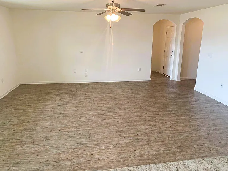 4924 Kensington Ln — Photo 6