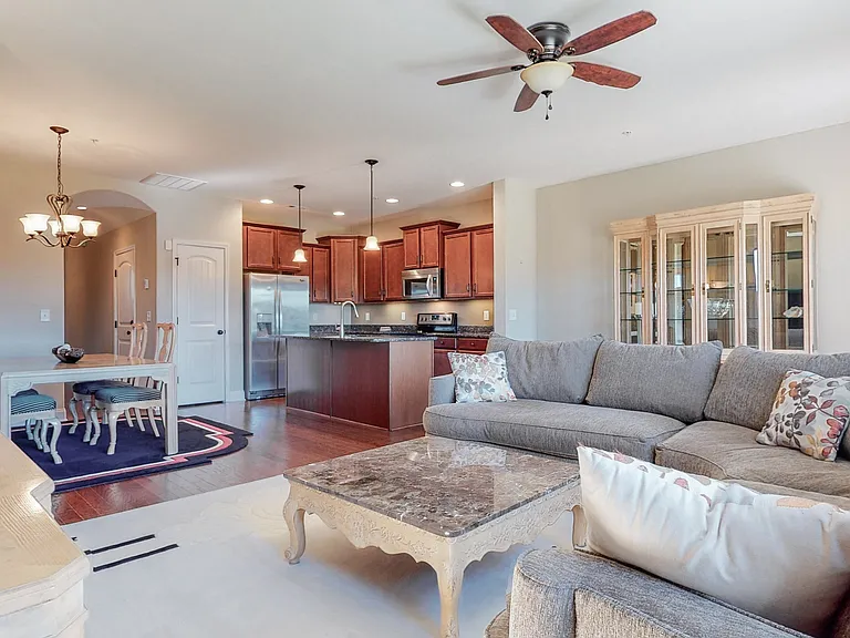 2093 Newark Ln — Photo 13