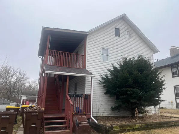 609 W Pleasant St, Freeport, IL 61032