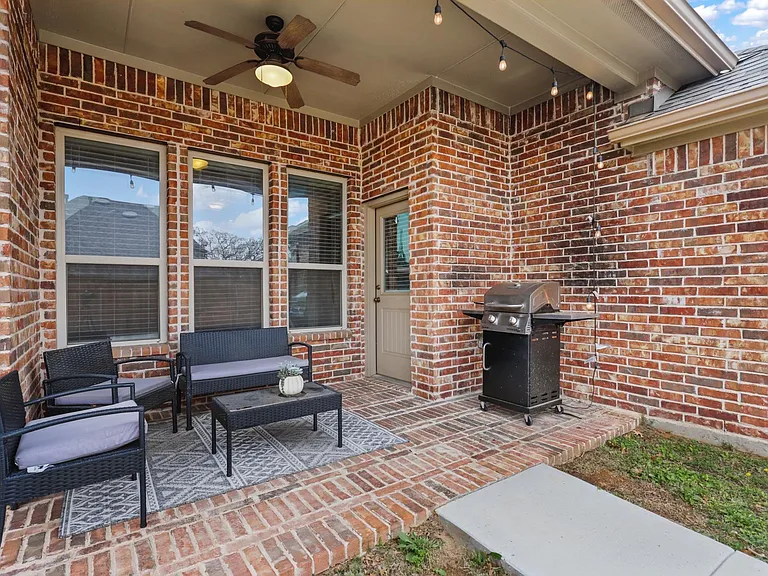 4201 Roxbury St — Photo 2