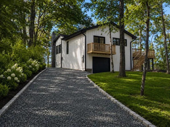 46 Red Cedar Point Rd, Hampton Bays, NY 11946