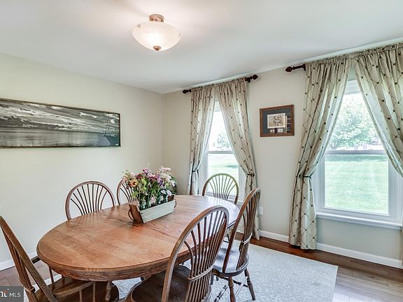 5th image of 313 Pheasant Dr