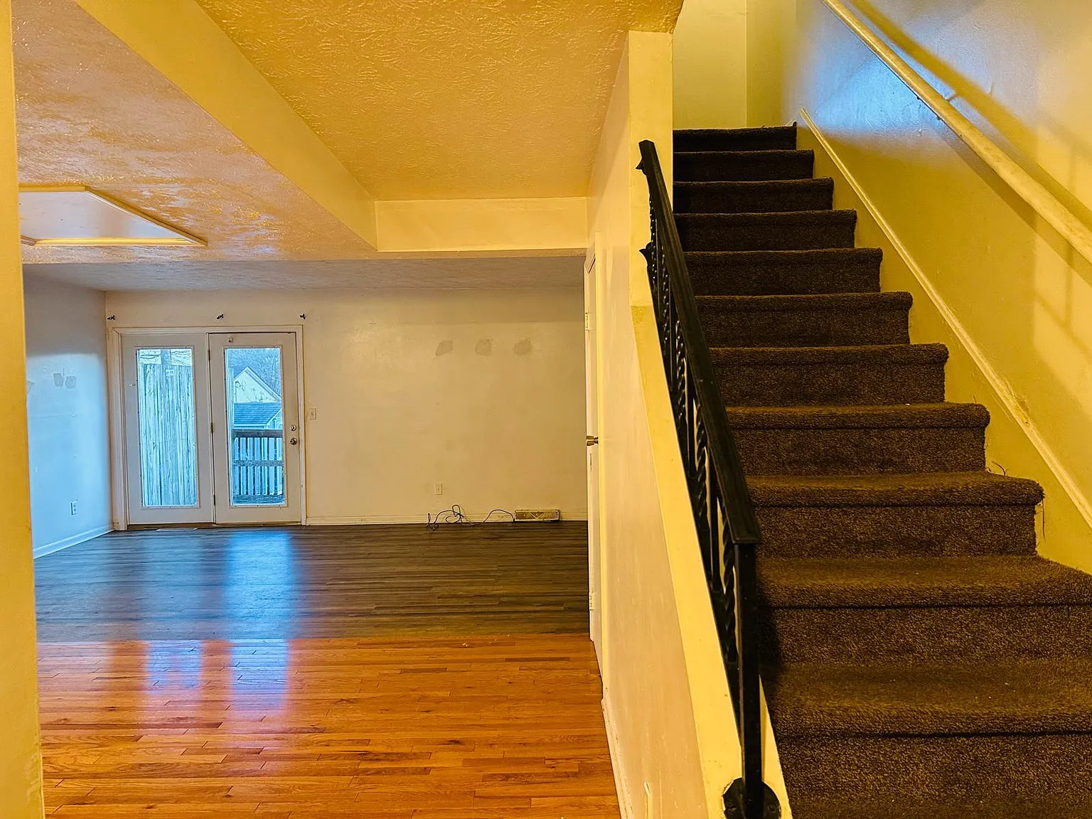 247 Woodhill Ln — Photo 4