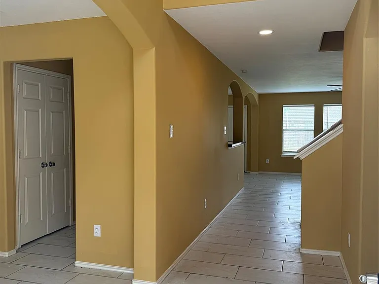 5111 Caymus Dr — Photo 2