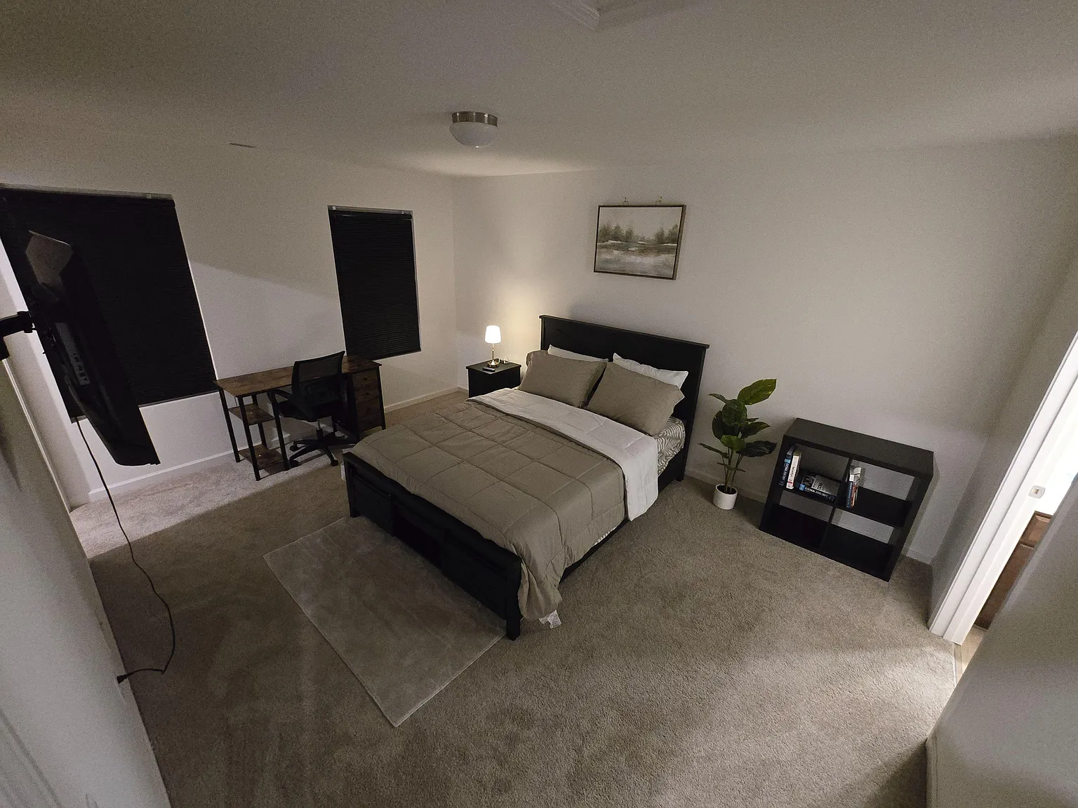 2 bed, 2.0 bath, 2098 sqft, $1,663 — Photo 3
