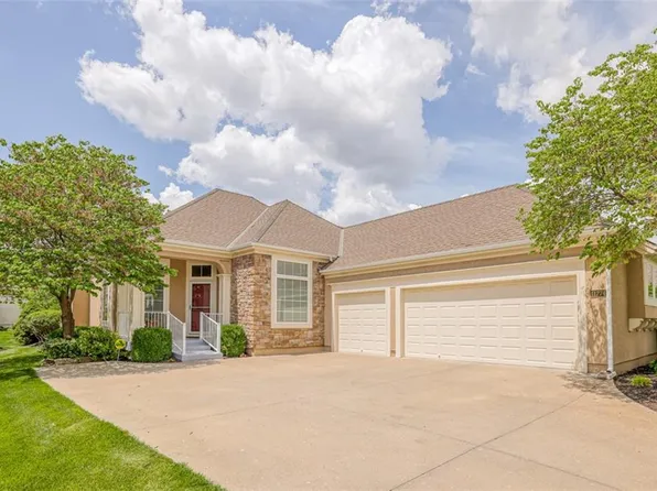 11774 S Hallet St, Olathe, KS 66062