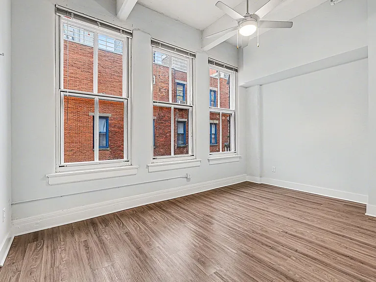 Newberry Lofts on 6th — Photo 23