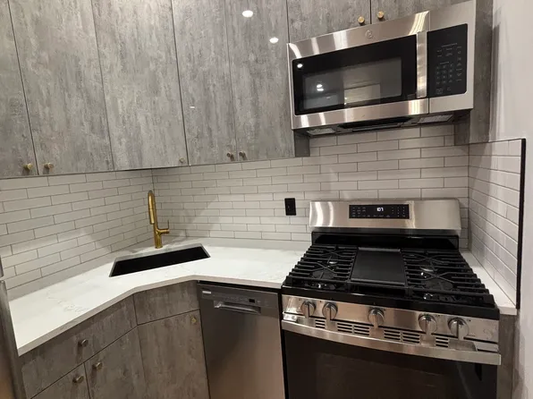 60-82 Catalpa Avenue image 8 of 10