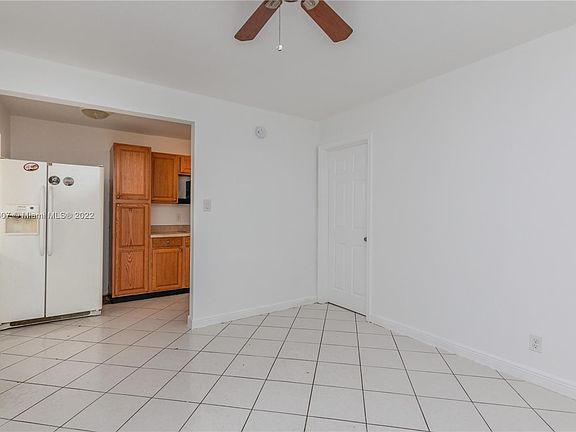 3rd image of 905 NE 10th Ave #2