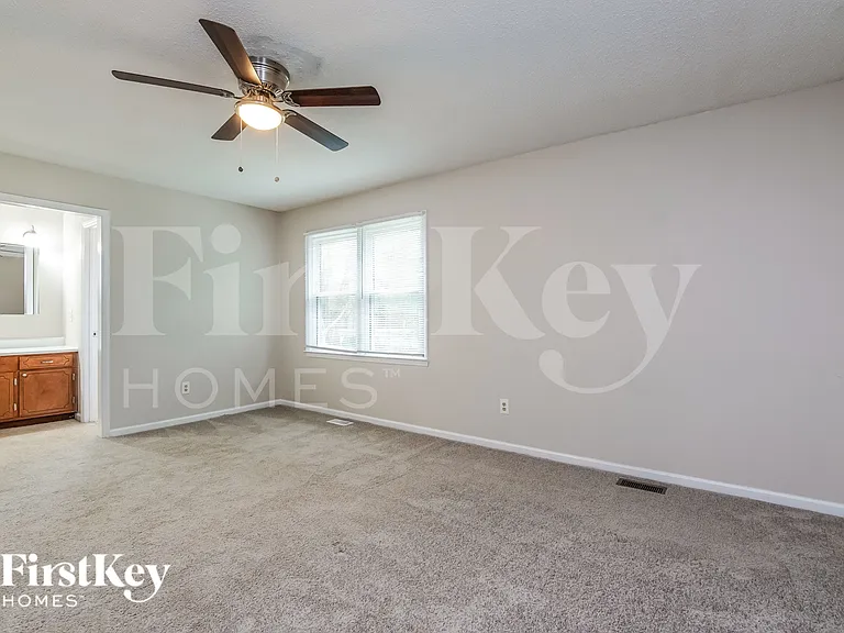 1909 Red Oak Ln — Photo 10