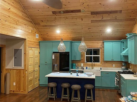 3rd image of 1871 E Perimeter Rd SE