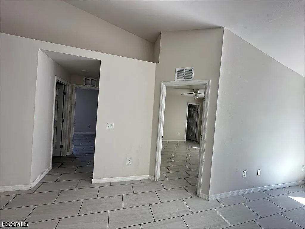 3 bed, 2.0 bath, 1300 sqft, $1,550 — Photo 4