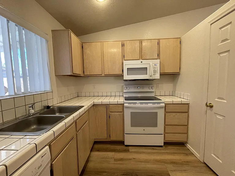 4072 S Cassidy Dr — Photo 9