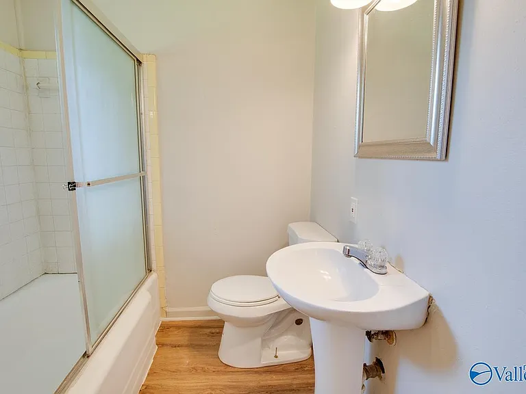 1328 Oshaughnessy Ave NE #B — Photo 22