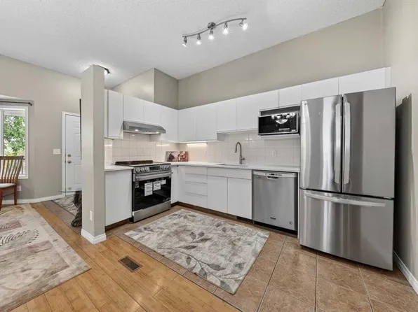 73 Hidden Valley Vlg NW, Calgary, AB T3A 5W7
