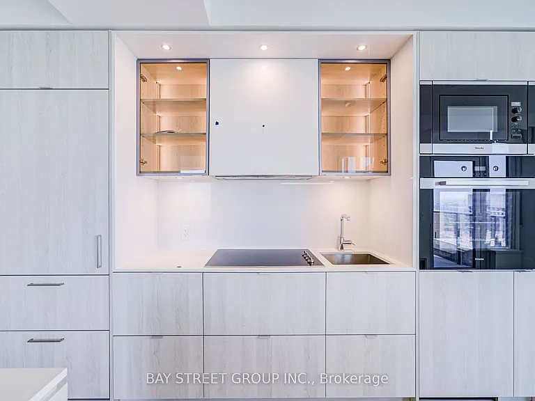 11 Yorkville Ave #2312 — Photo 13