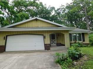 2330 S Graylog Ln, New Berlin, WI 53151