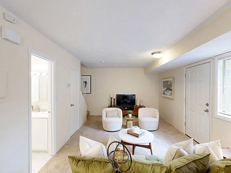Norwest Woods Apartment — Photo 74