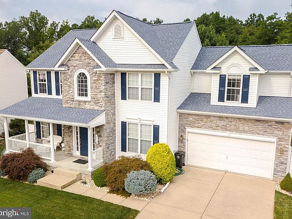 2nd image of 213 Williamsburg Cir