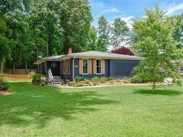 1105 E Samford Ave, Auburn, AL 36830