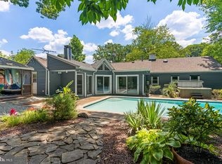 6548 Braddock Rd, Alexandria, VA 22312