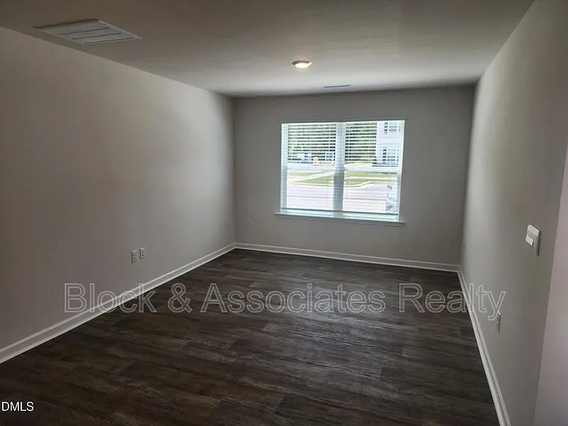 3 bed, 2.5 bath, $2,000 — Photo 4