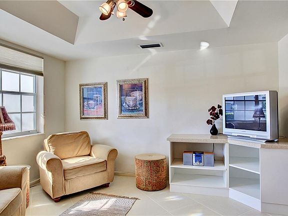 4th image of 2737 Ocean Dr