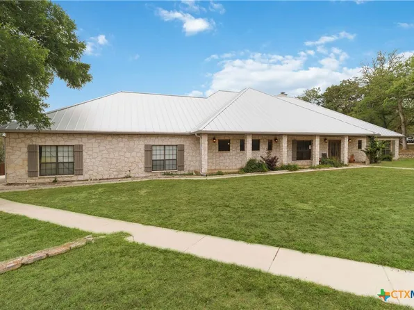 233 Twin Oaks Dr, La Vernia, TX 78121