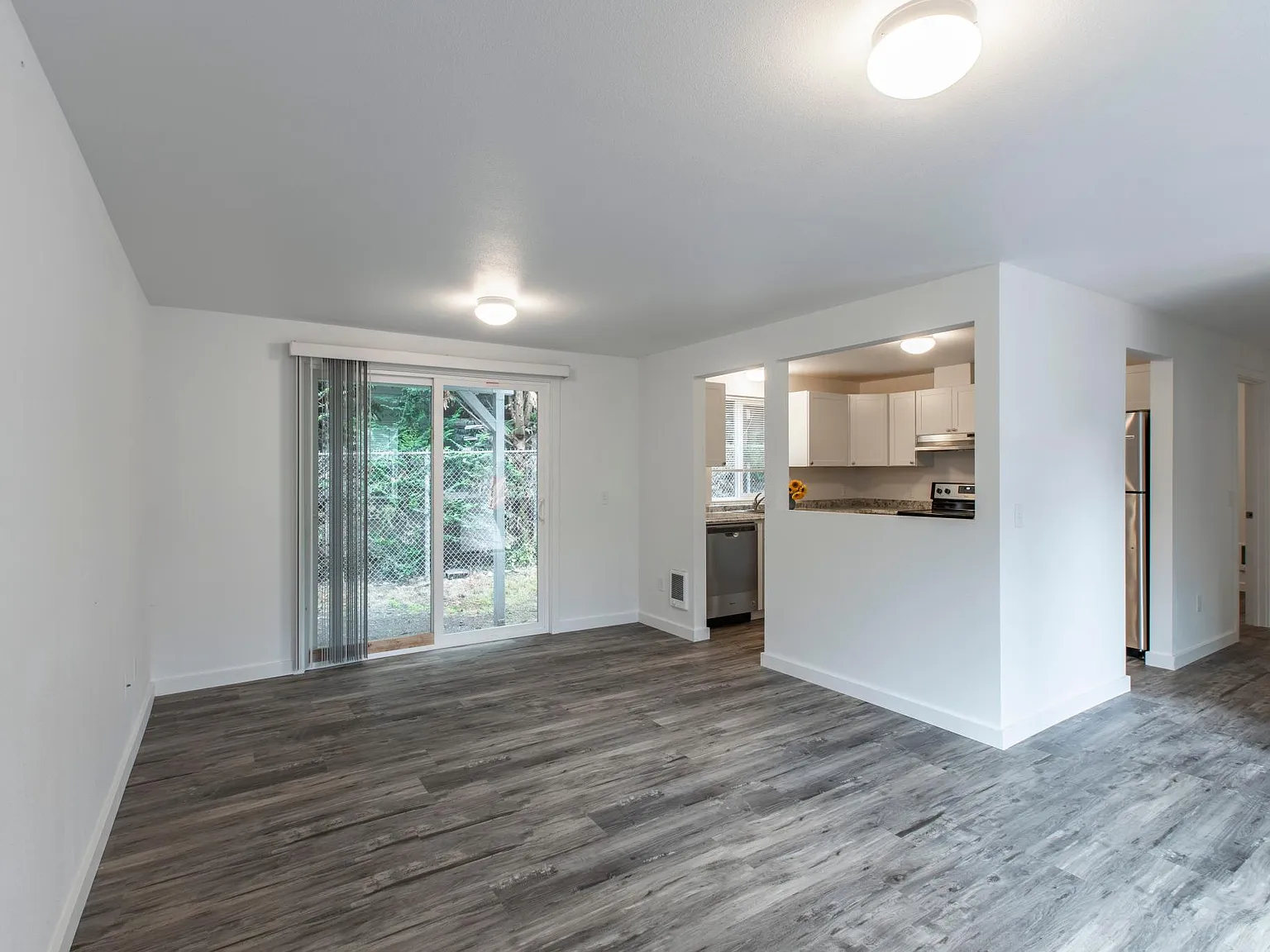 2 bed, 900 sqft, $1,595 — Photo 2