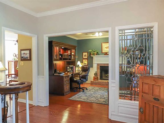 4th image of 1298 Greenview Ln