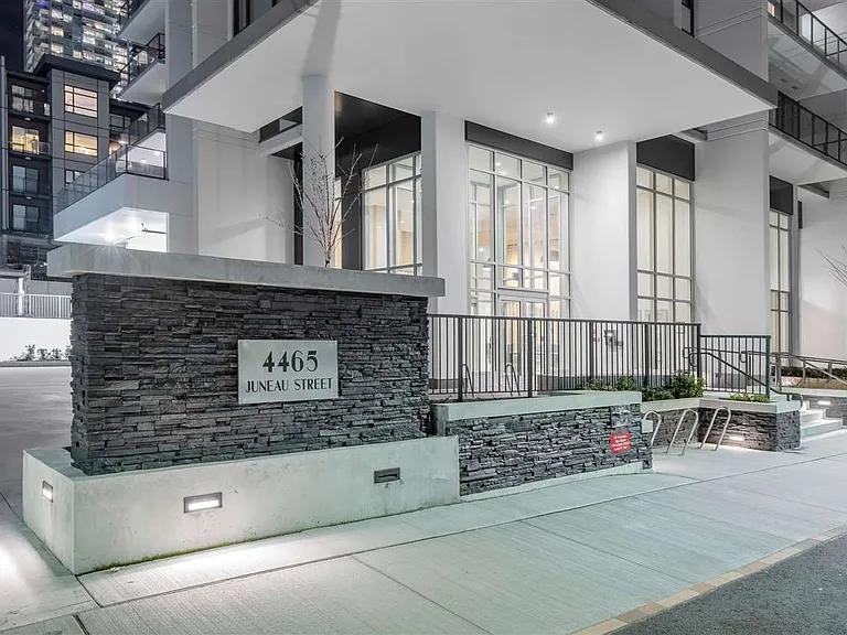 4465 Juneau St #Penthouse 1 — Photo 1