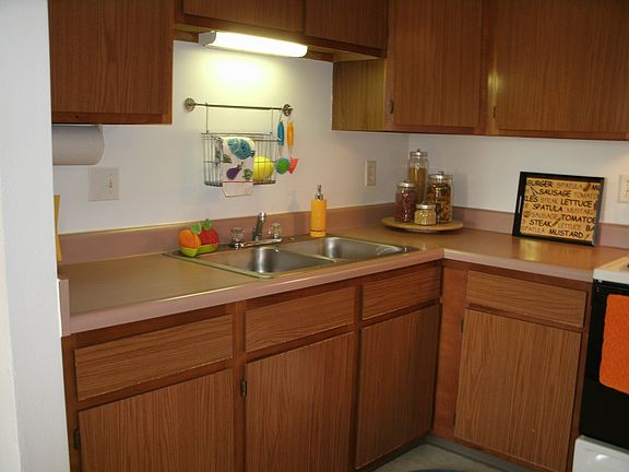4th image of 1020 8th Ave SE APT 7