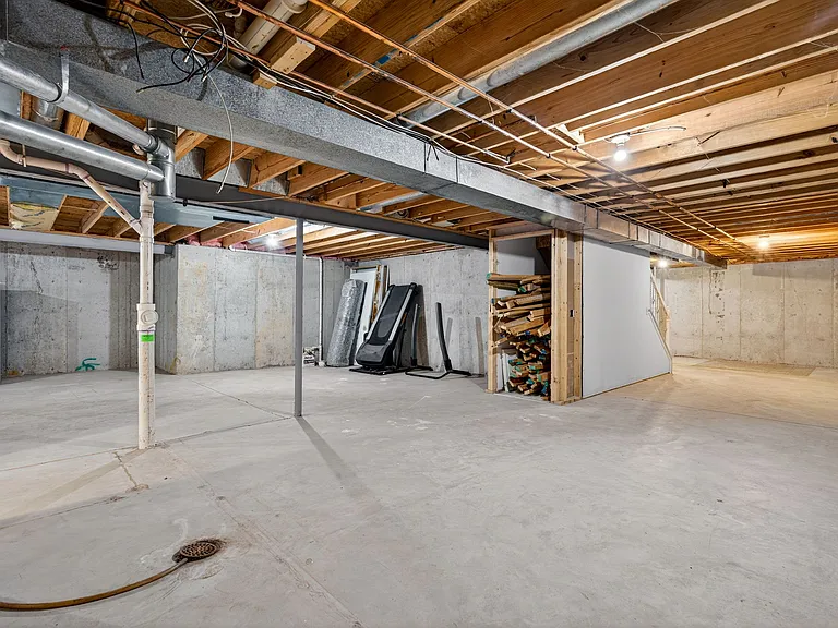 27 Crimson Leaf Ct — Photo 36