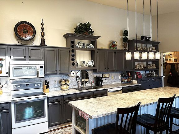 4th image of 6 Highland Meadows Dr Suite 9