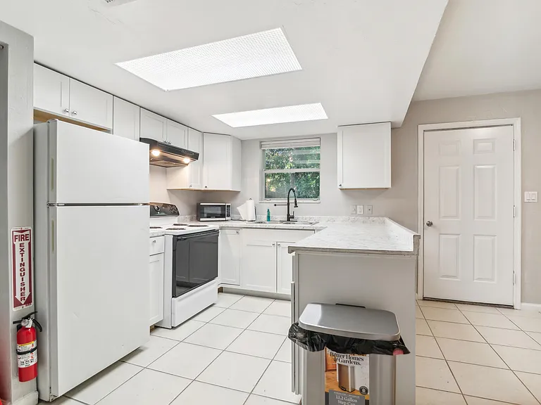 SW 69th Dr — Photo 7