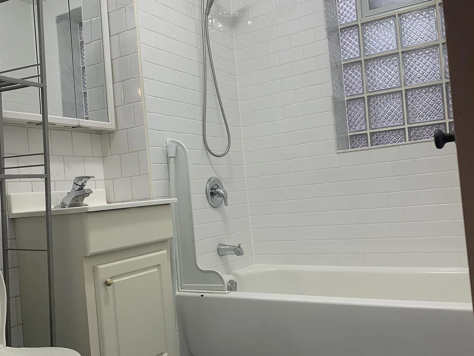 2 bed, 950 sqft, $1,700 — Photo 4