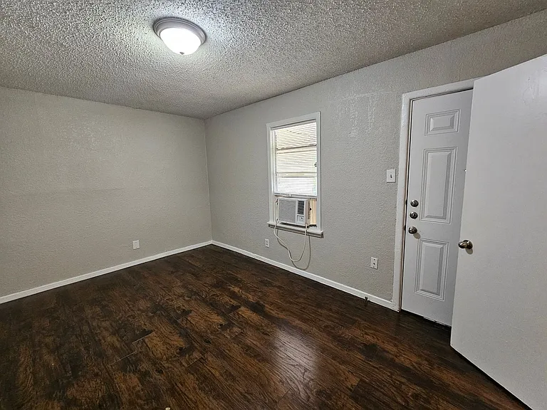 6403 Hollis Ave — Photo 11
