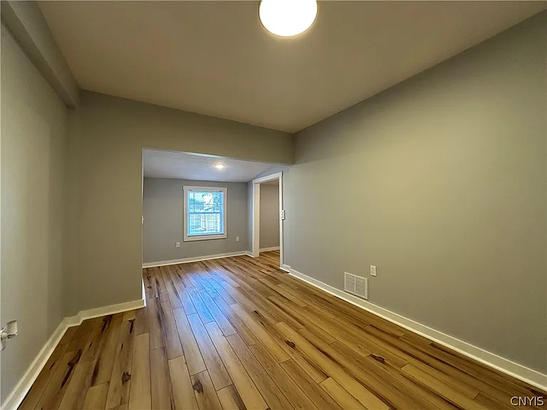 128 Caroline Ave — Photo 26