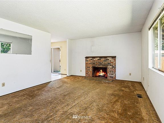 3rd image of 107 Paradise Pkwy
