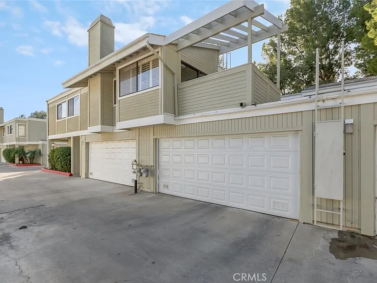 22127 Burbank Blvd #7 — Photo 10