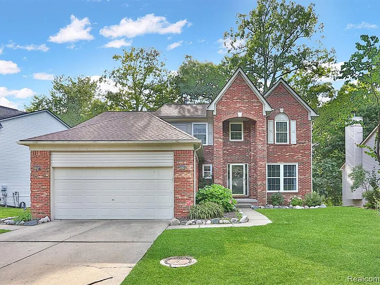 3288 Hickory Dr — Photo 2