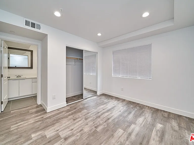 601 1/2 W 41st Pl — Photo 18