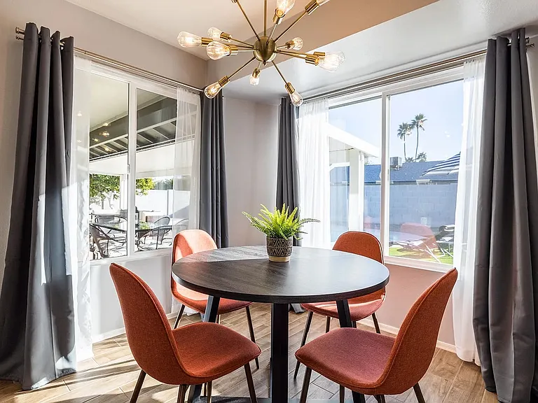 709 W Vaughn St — Photo 11