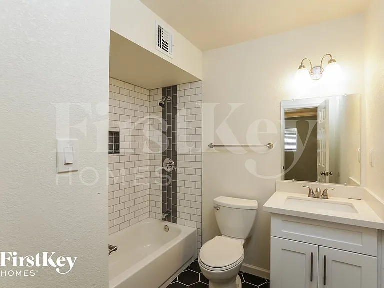 3124 W San Miguel Ave — Photo 12